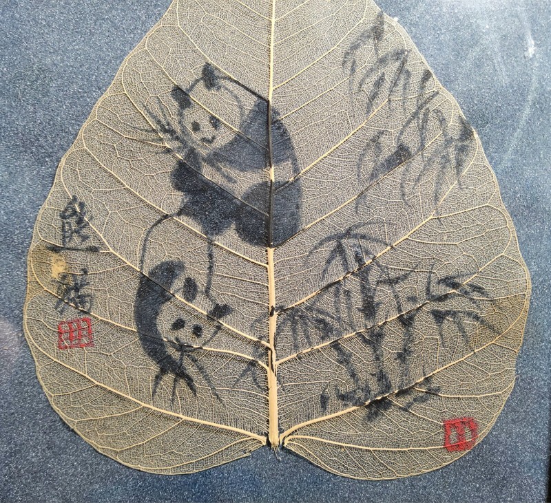VINTAGE PANDAS PAINTED ON A GENUINE LEAF WITH CHINESE LETTERING IN FRAME 8" x 6" gallery