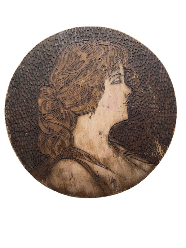 Flemish Pyrography Lady’s portrait 9.5 Diameter
