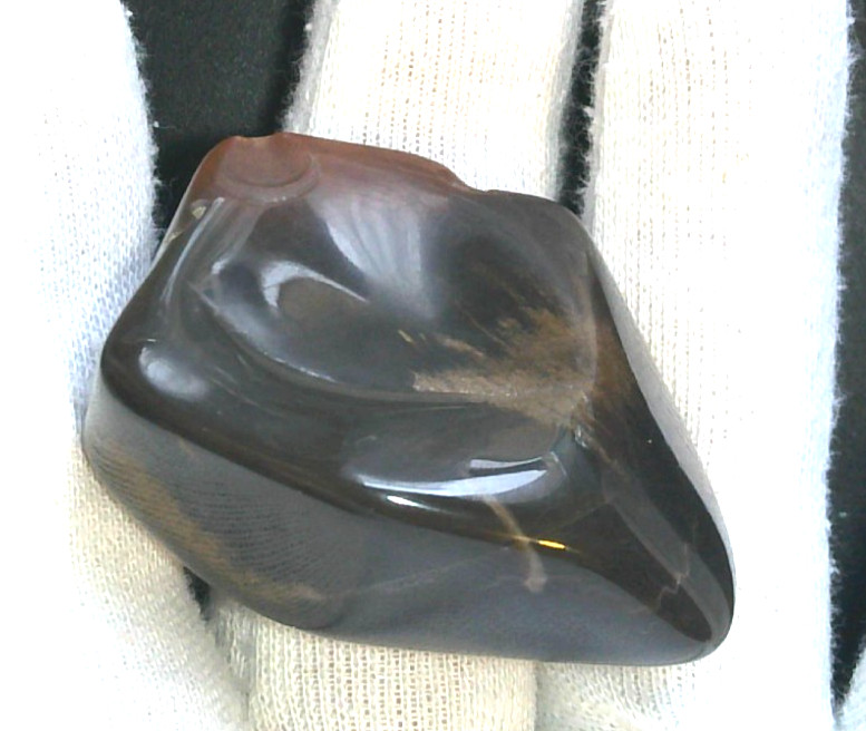 Reddish agate 40 grams, impressive color gallery