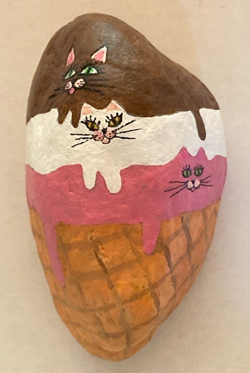 Hand Painted Rock «Neopolitan Ice Cream Cats» – Decorative Rock Art paperweight