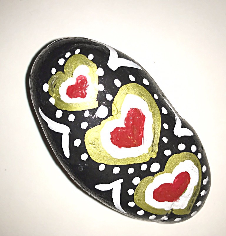 New Handpainted River Rock / Hearts 3”X 2.5”X 0.75” Artist RiMa