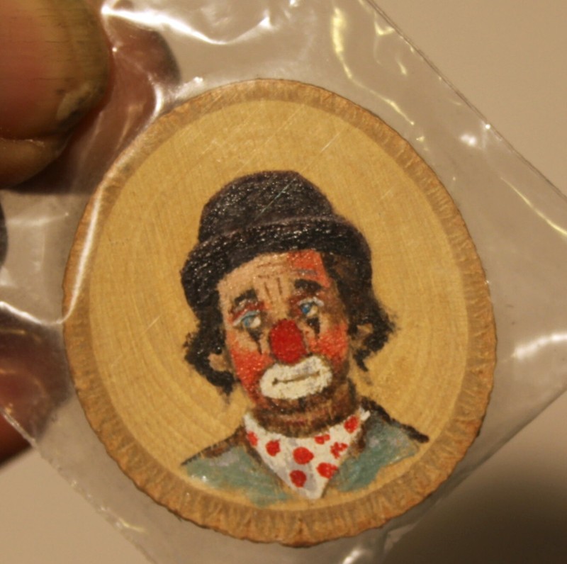 small painting on wood » EMMETT KELLY » Signed » Hovarter 1986″Clown 1 5/8″