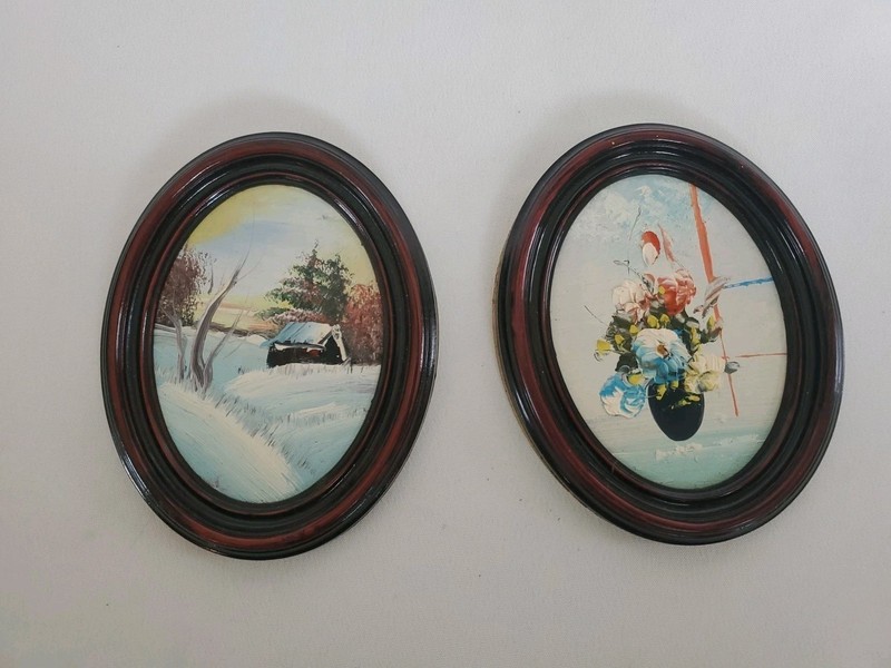 2 Small Oil Paintings Realistic Style On Ovel Plastic Frames 1960-70’s Unsigned