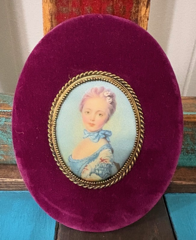 Vintage Miniature OVAL Silk Portrait Gold-toned Metal Frame Magenta Velvet 6″