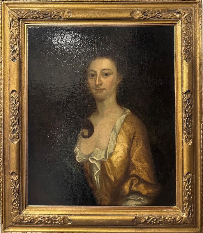 English School (18TH Cen-ry) : Portrait Of A Lady , Oil On Canvas , Gilt Frame