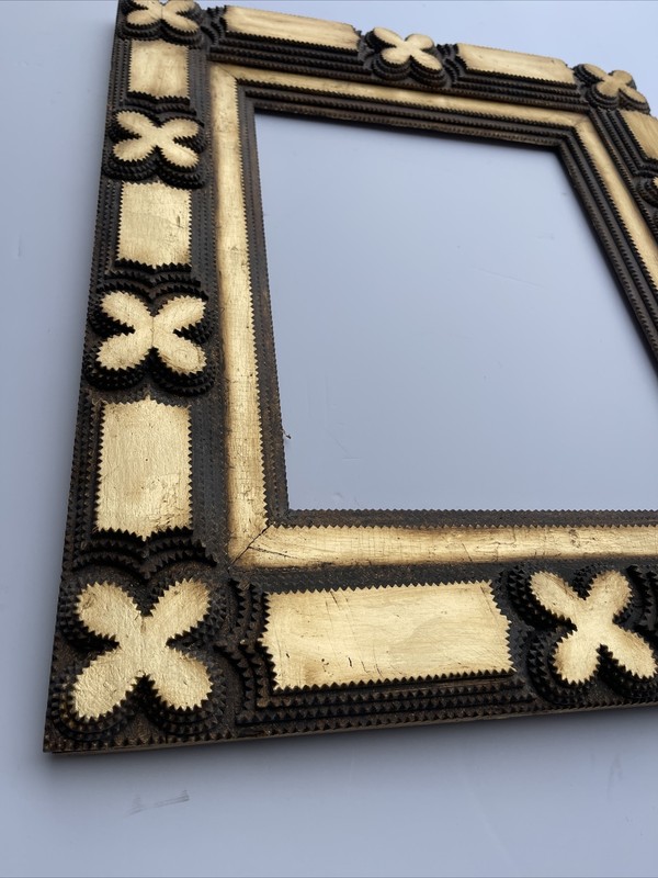 ANTIQUE AMERICAN CARVED WOOD FRAME FOR 14 BY 18 INCH PAINTING PRINT TRAMP ART