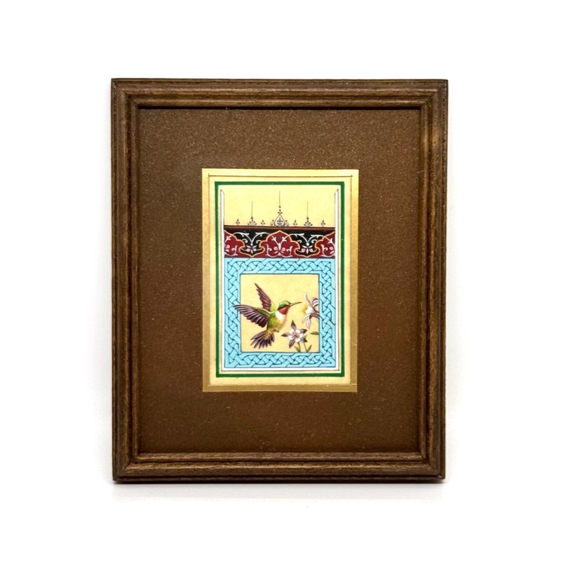 Ultra-Fine Bird Portrait: An Exquisite Painting on Silk Paper – Magnifying Glass