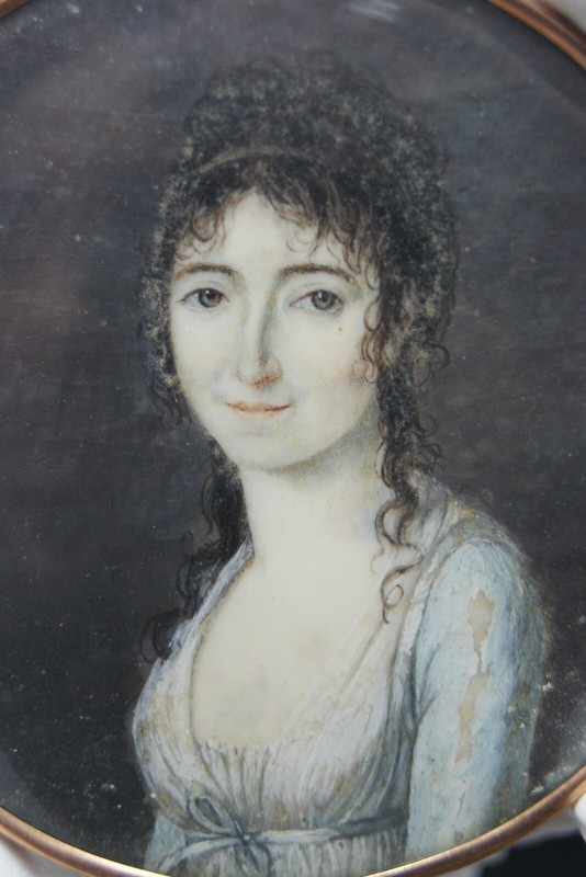 y.1800 GERMAN SCHOOL MINIATURE HANDPAINTING ROUND FRAMED PORTRAIT of YOUNG LADY