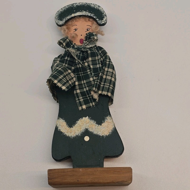 Vintage 1986 By Country Creations Wooden Folk Art Hand Painted Xmas Caroller