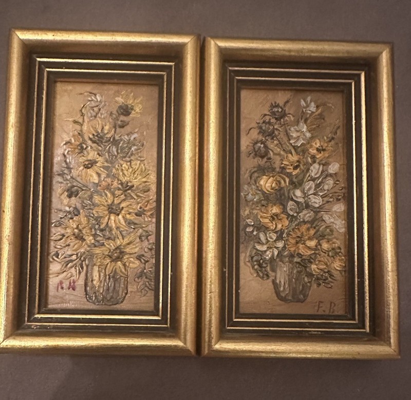 VINTAGE FRAMED MINI FLORAL OIL PAINTINGS – SET OF TWO – LOVELY💐