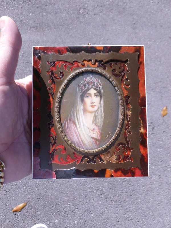 MINIATURE PORTRAIT OF EUROPEAN ROYALTY IN DECORATIVE FRAME