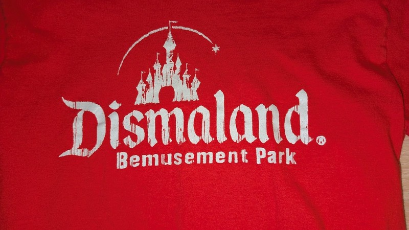 Banksy Dismaland Shirt Banksy Red Size Small 🅱🅰🅽🅺🆂🆈 Bemusement Park gallery