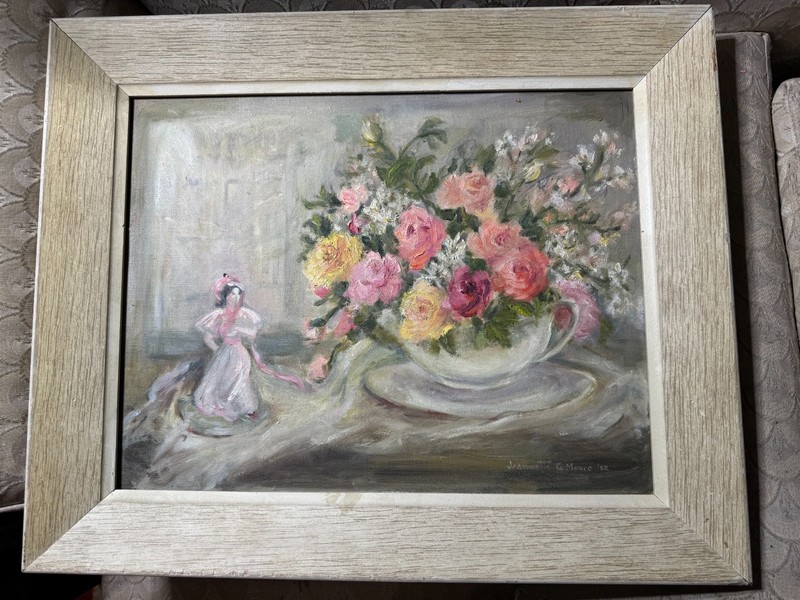 Jeannette Moore (1921 – 1998) «Still Life Scene» Oil Painting – Signed/Framed