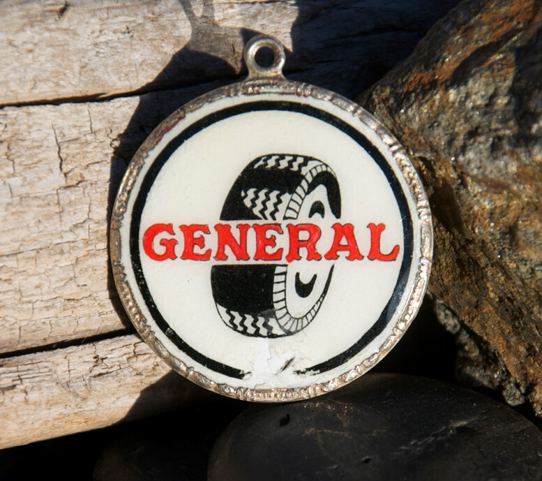SMALL VINTAGE HAND MADE ENAMEL KEYCHAIN # GENERAL TIRES CARORA VENEZUELA