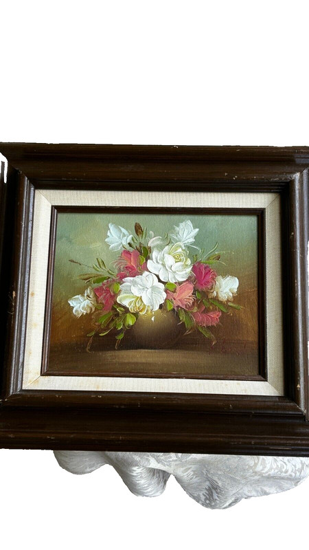 ROSES IN A VASE - Vintage signed original oil painting framed - 16" x 14" gallery