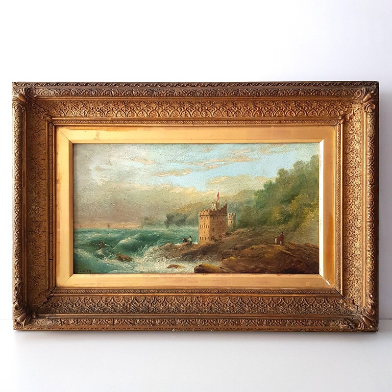 Felsige Küstenlandschaft mit einem Burg und Leuchtturm